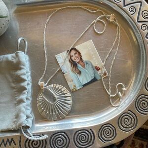 Kendra Scott necklace